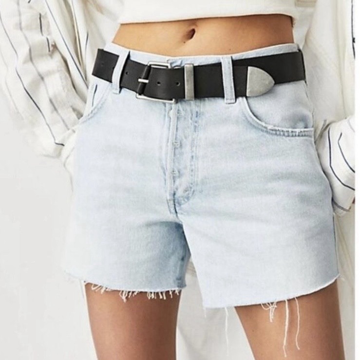 Free People We The Free Ivy Mid Rise Shorts Size 29 Raw Hem Shorts Euc